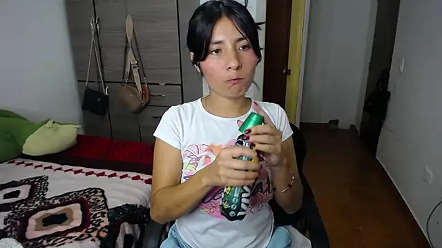 Snapshot of emily_honter chatting on 02/18/25, 03:21 emily honter online show from 02/18/25, 03:21