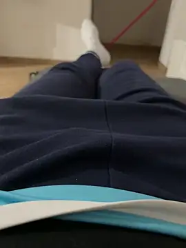 Snapshot of Io1994 chatting on 12/17/25, 12:49 Io1994 online show from 12/17/25, 12:49