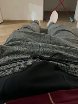 Snapshot of Io1994 chatting on 12/20/25, 12:29 Io1994 online show from 12/20/25, 12:29