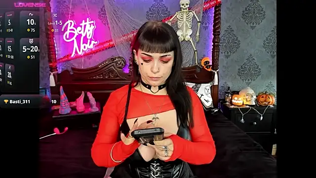 BettyNoir online show from 10/31/25, 10:38