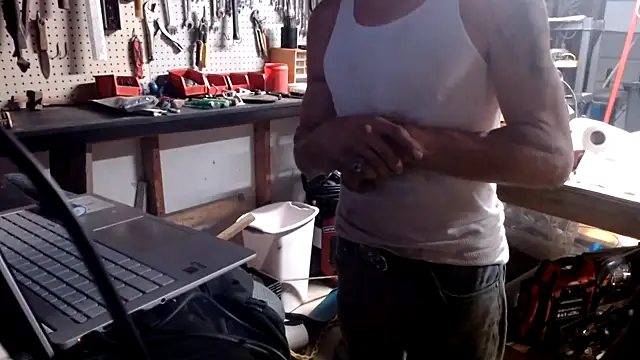 Snapshot of justinewe69 chatting on 10/28/25, 09:39 justinewe69 online show from 10/28/25, 09:39