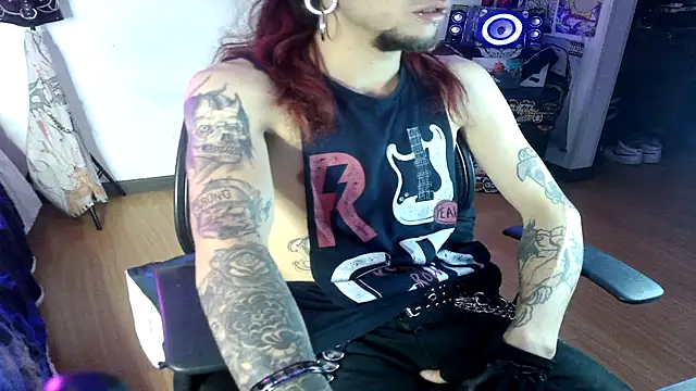 Snapshot of davidroses420 chatting on 12/02/24, 11:40 davidroses420 online show from 12/02/24, 11:40