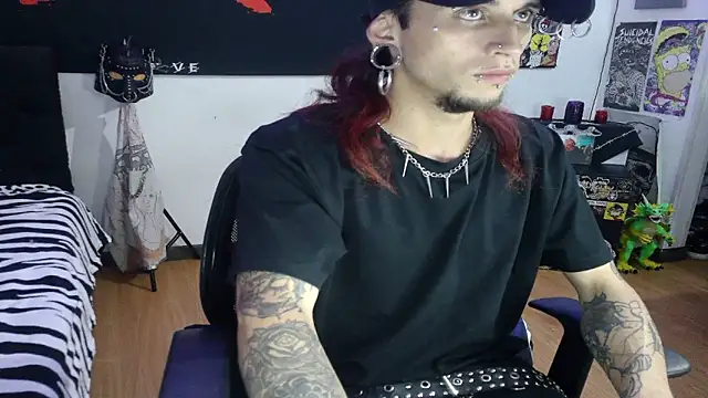 Snapshot of davidroses420 chatting on 01/08/25, 01:21 davidroses420 online show from 01/08/25, 01:21