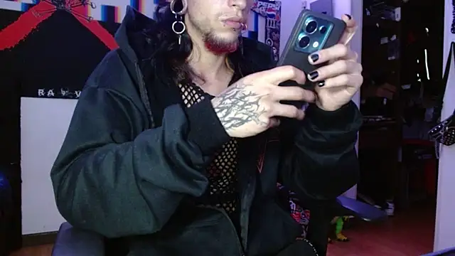 Snapshot of davidroses420 chatting on 03/06/25, 01:27 davidroses420 online show from 03/06/25, 01:27