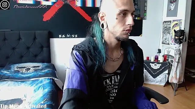 Snapshot of davidroses420 chatting on 10/05/25, 07:01 davidroses420 online show from 10/05/25, 07:01