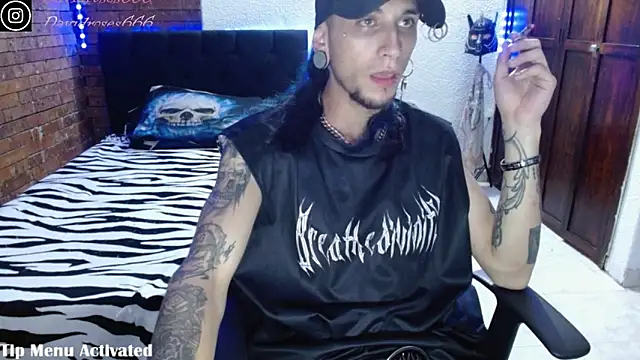 Snapshot of davidroses420 chatting on 11/19/25, 03:28 davidroses420 online show from 11/19/25, 03:28