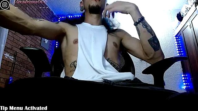 Snapshot of davidroses420 chatting on 11/19/25, 11:49 davidroses420 online show from 11/19/25, 11:49