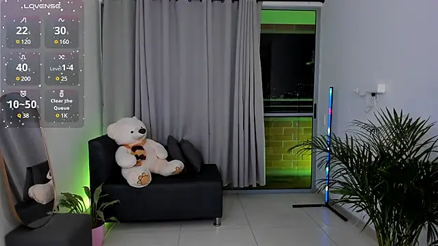 roxie gates  online show from 01/27/25, 01:16