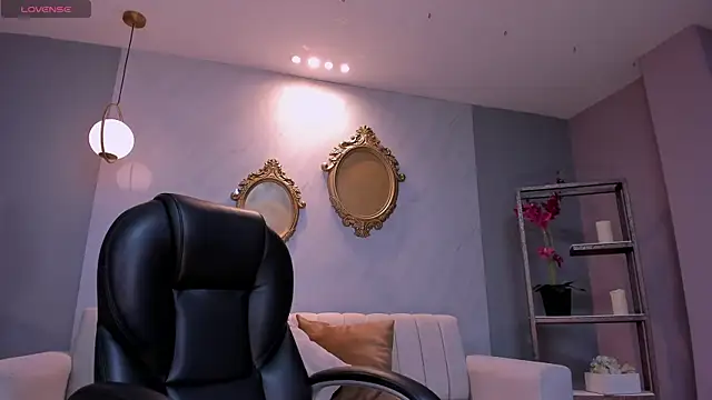 Snapshot of BrennaWalker chatting on 02/27/25, 06:18 BrennaWalker online show from 02/27/25, 06:18