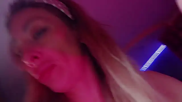 AnnieGOld  online show from 09/13/25, 10:53