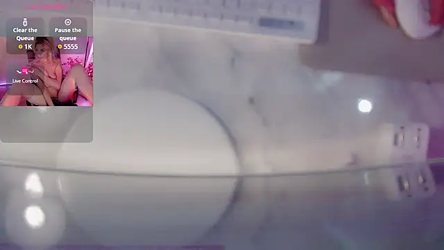 AnnieGOld  online show from 12/21/25, 06:15