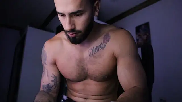 Snapshot of Baky_sexy chatting on 12/19/24, 11:03 Baky sexy online show from 12/19/24, 11:03