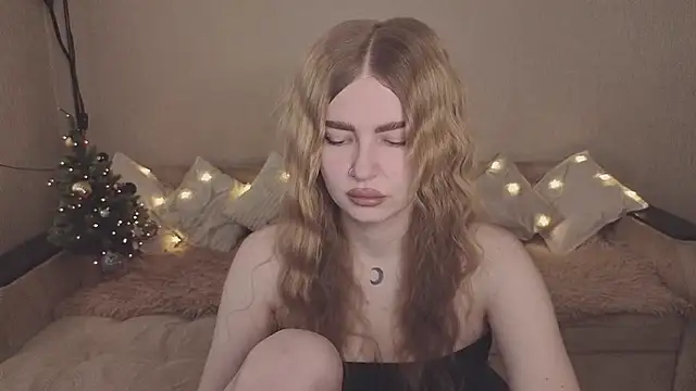 ViolettaLopez online show from 12/21/25, 10:44