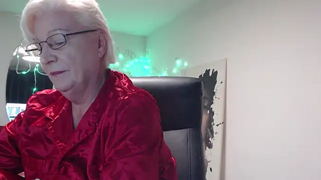 Snapshot of LaylaMilf chatting on 12/24/24, 05:55 LaylaMilf online show from 12/24/24, 05:55