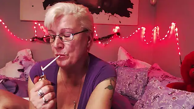 Snapshot of LaylaMilf chatting on 12/04/25, 07:11 LaylaMilf online show from 12/04/25, 07:11