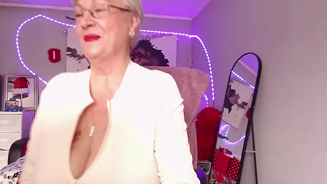 Snapshot of LaylaMilf chatting on 12/20/25, 09:16 LaylaMilf online show from 12/20/25, 09:16