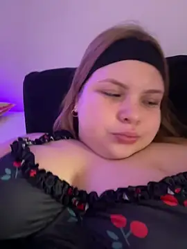 Snapshot of AshlyRouse chatting on 01/12/25, 12:18 AshlyRouse online show from 01/12/25, 12:18