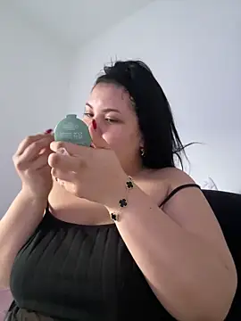 Snapshot of AshlyRouse chatting on 10/04/25, 11:30 AshlyRouse online show from 10/04/25, 11:30