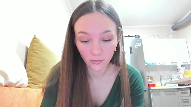 Snapshot of Naughty_Molly chatting on 02/06/26, 08:01 Naughty Molly online show from 02/06/26, 08:01