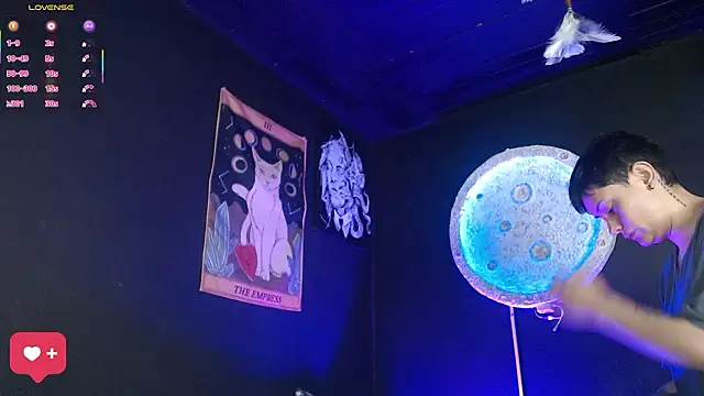 Snapshot of girl_intense444 chatting on 02/07/26, 12:42 girl intense444 online show from 02/07/26, 12:42