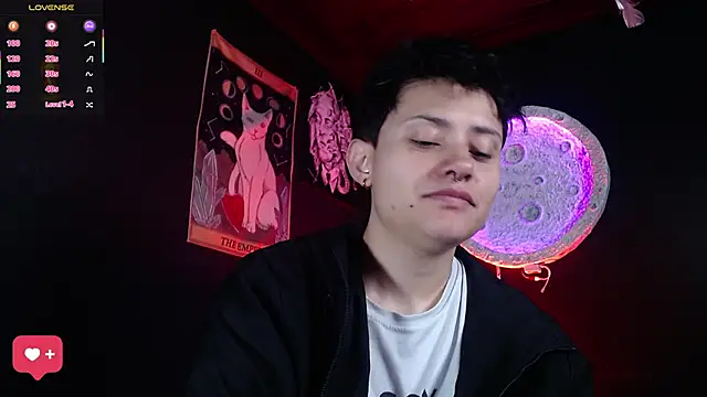 girl intense444 online show from 04/14/26, 01:06