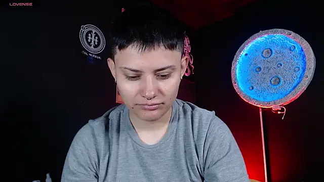 Snapshot of girl_intense444 chatting on 07/17/26, 01:40 girl intense444 online show from 07/17/26, 01:40