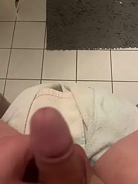 Snapshot of youngcock1984 chatting on 10/31/25, 03:18 youngcock1984 online show from 10/31/25, 03:18