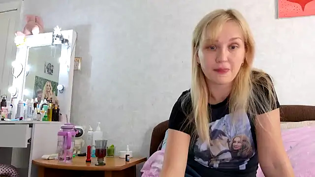 ModelEva online show from 10/07/25, 09:06