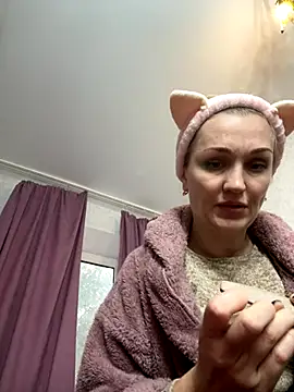 ModelEva online show from 10/23/25, 02:27