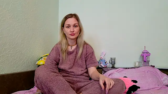 ModelEva online show from 03/27/26, 11:32