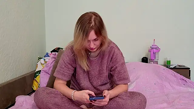 ModelEva online show from 04/11/26, 09:24