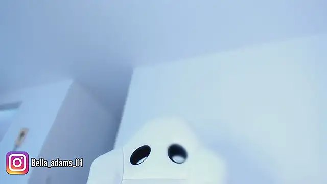 bella adams  online show from 11/14/25, 08:40