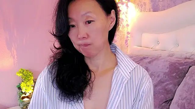Snapshot of Asian_legs chatting on 07/05/26, 10:44 Asian legs online show from 07/05/26, 10:44