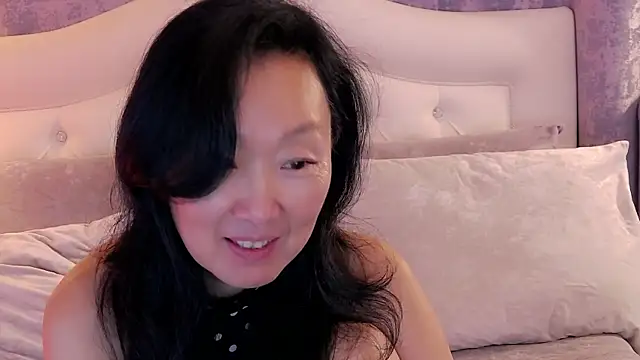Snapshot of Asian_legs chatting on 07/17/26, 10:22 Asian legs online show from 07/17/26, 10:22