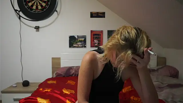 Snapshot of Moistdevil chatting on 10/06/25, 02:03 Moistdevil online show from 10/06/25, 02:03