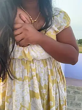 Snapshot of Dhiyapink chatting on 01/13/25, 12:45 Dhiyapink online show from 01/13/25, 12:45