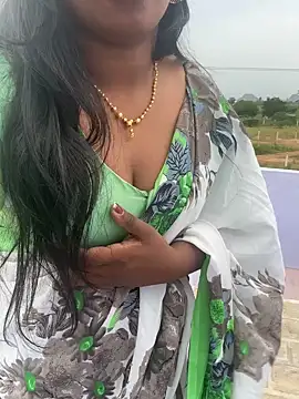 Snapshot of Dhiyapink chatting on 01/14/25, 12:14 Dhiyapink online show from 01/14/25, 12:14