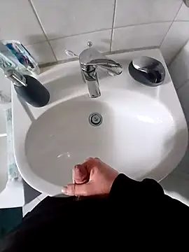 AsianMilfnterBerlin online show from 04/20/26, 04:54