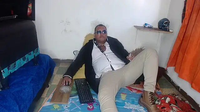 Snapshot of hardrock982 chatting on 02/18/25, 12:39 hardrock982 online show from 02/18/25, 12:39