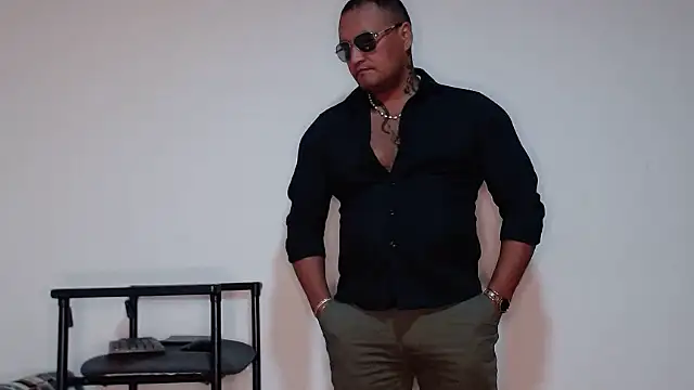 Snapshot of hardrock982 chatting on 09/09/25, 01:54 hardrock982 online show from 09/09/25, 01:54