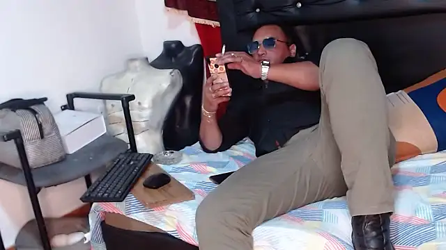 Snapshot of hardrock982 chatting on 12/05/25, 02:14 hardrock982 online show from 12/05/25, 02:14