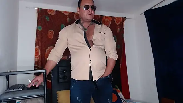 Snapshot of hardrock982 chatting on 02/11/26, 01:49 hardrock982 online show from 02/11/26, 01:49