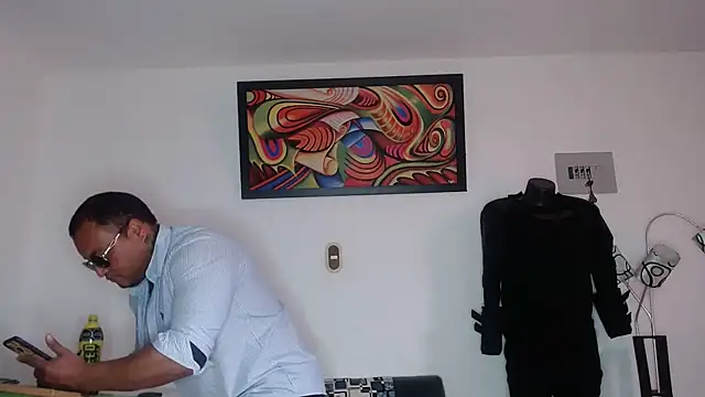 Snapshot of hardrock982 chatting on 02/12/26, 01:28 hardrock982 online show from 02/12/26, 01:28