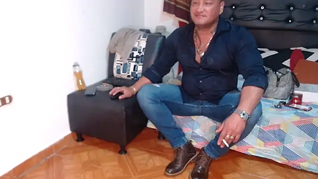 Snapshot of hardrock982 chatting on 02/24/26, 01:42 hardrock982 online show from 02/24/26, 01:42