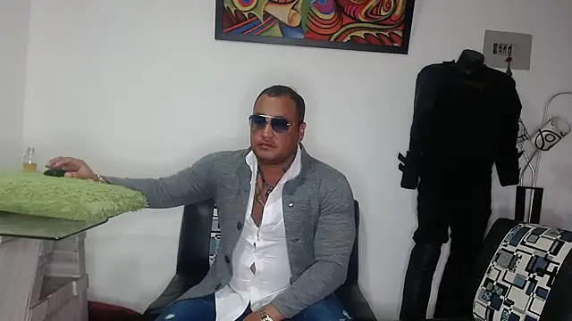 Snapshot of hardrock982 chatting on 03/12/26, 01:28 hardrock982 online show from 03/12/26, 01:28