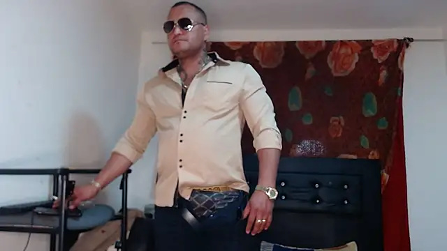 Snapshot of hardrock982 chatting on 03/16/26, 02:54 hardrock982 online show from 03/16/26, 02:54