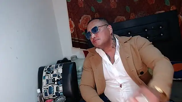 Snapshot of hardrock982 chatting on 03/20/26, 01:05 hardrock982 online show from 03/20/26, 01:05