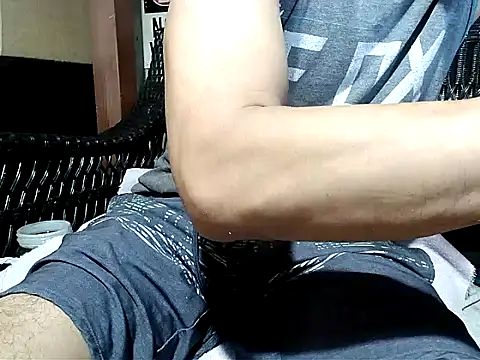 HungHawaiian808xh online show from 12/05/24, 08:00