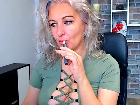 Snapshot of angel_devil_milf chatting on 12/03/24, 12:16 angel devil milf online show from 12/03/24, 12:16