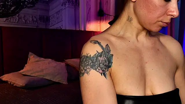 SofiaFoster  online show from 02/02/25, 02:13